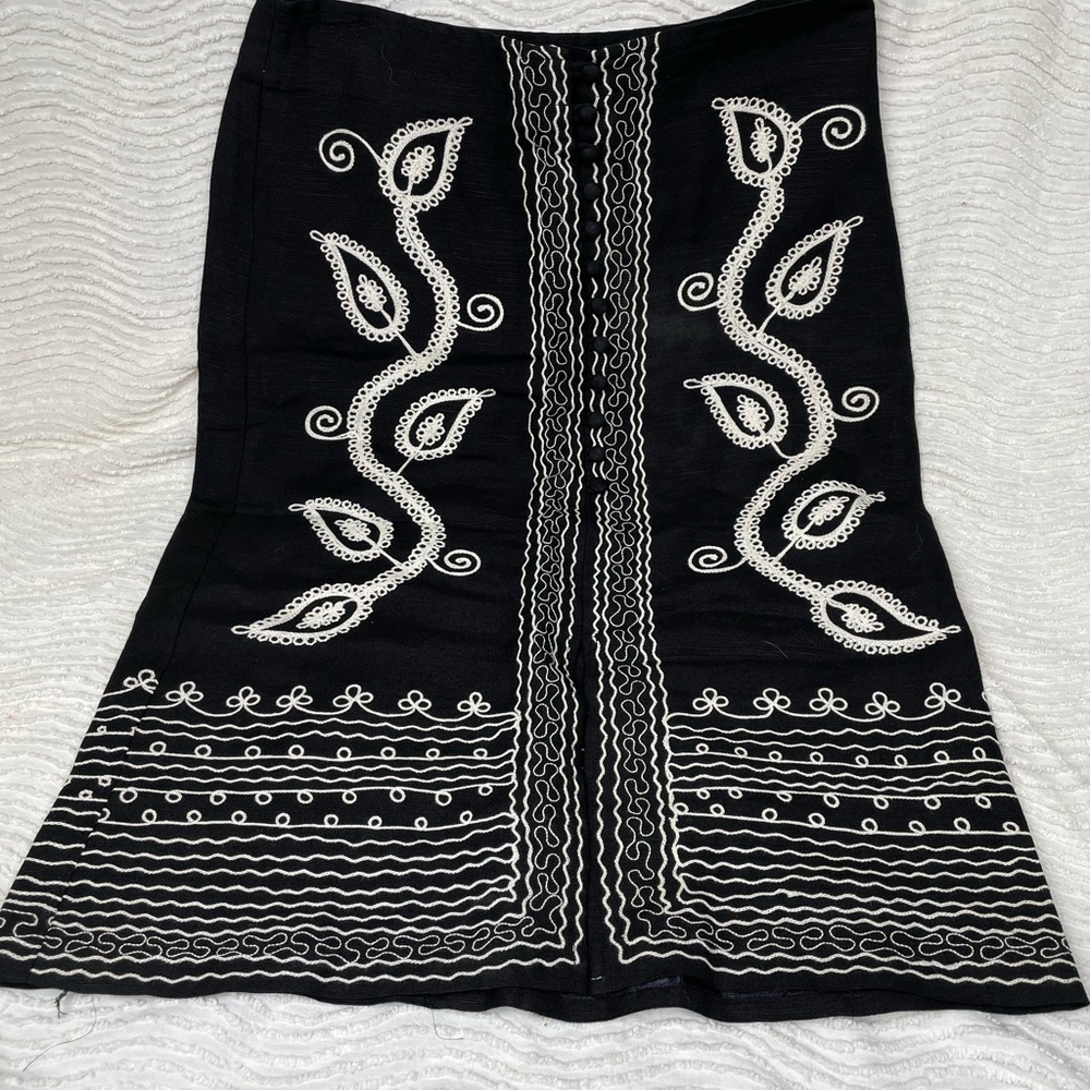 BCBGMaxAzria Embroidered Skirt EUC
